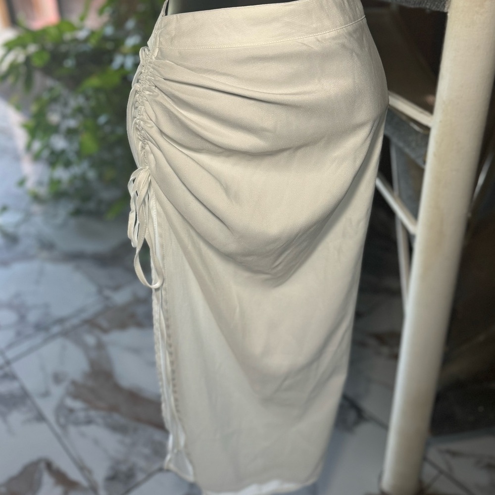 Elegant White Ruched Skirt